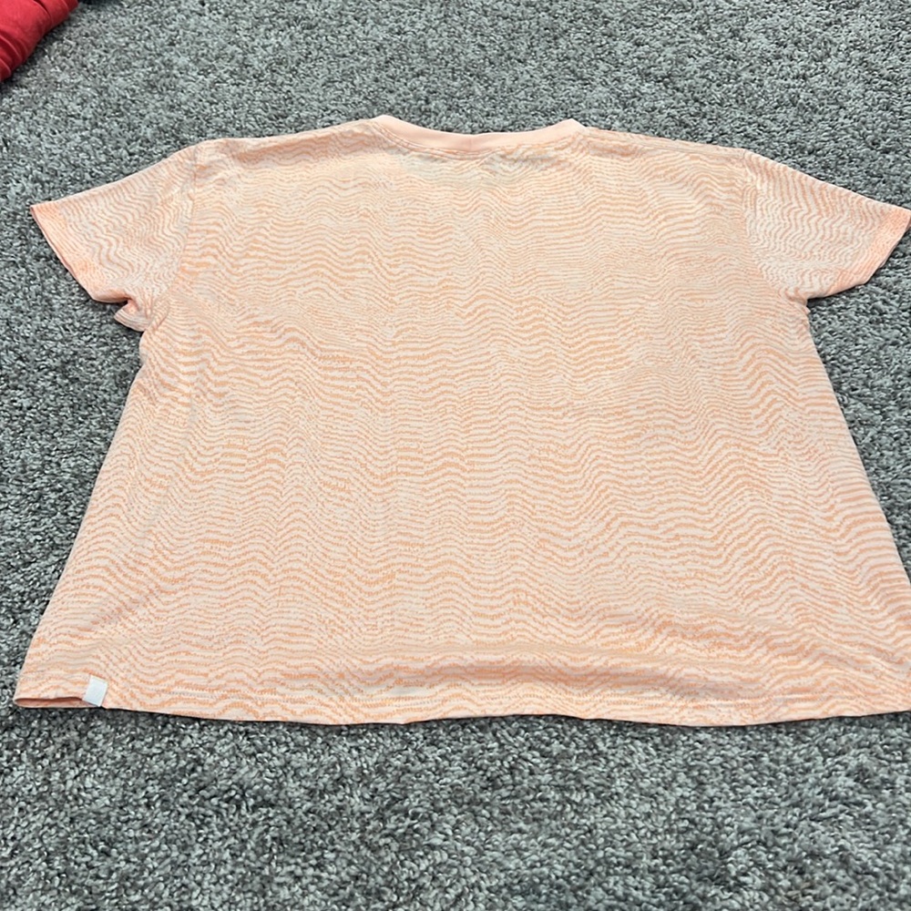 EUC Lululemon Crop Tee in Neon Orange Pattern Sz 8 - Picture 2 of 3